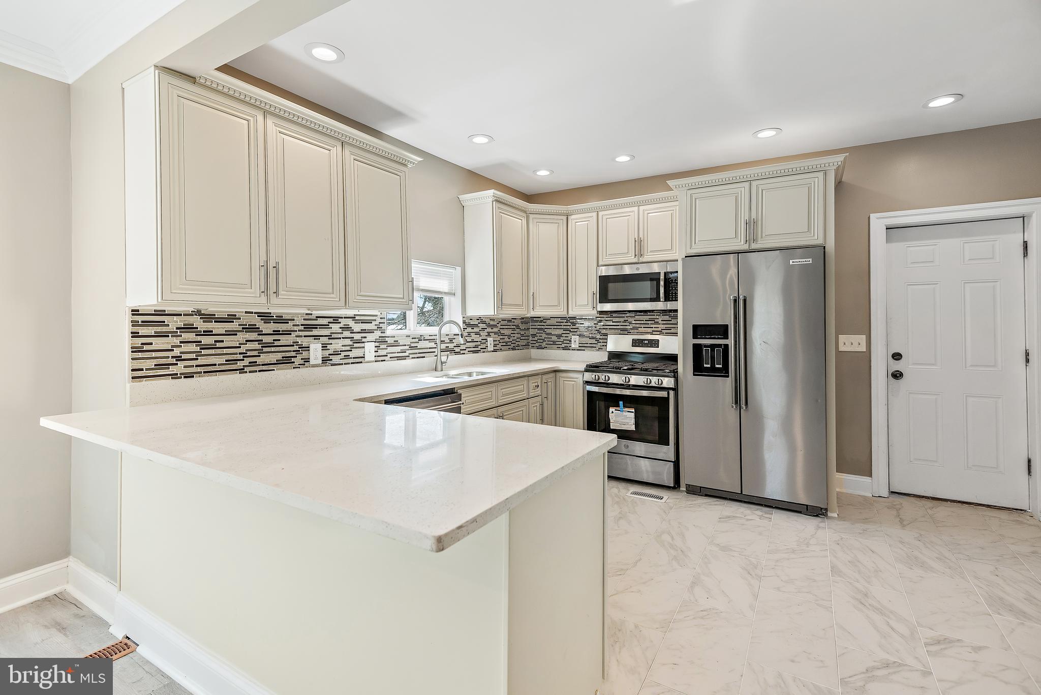 HAMILTON HILLS - Residential