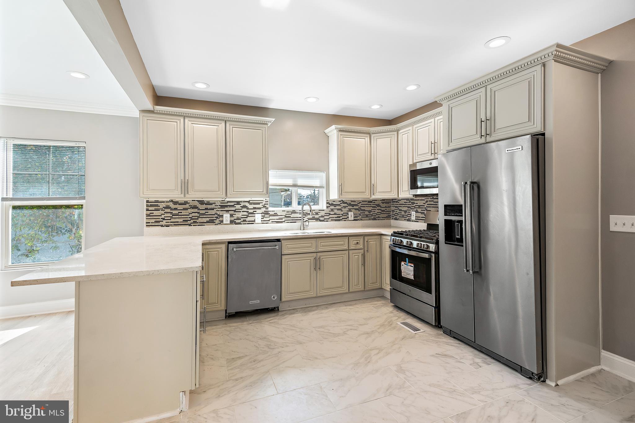 HAMILTON HILLS - Residential