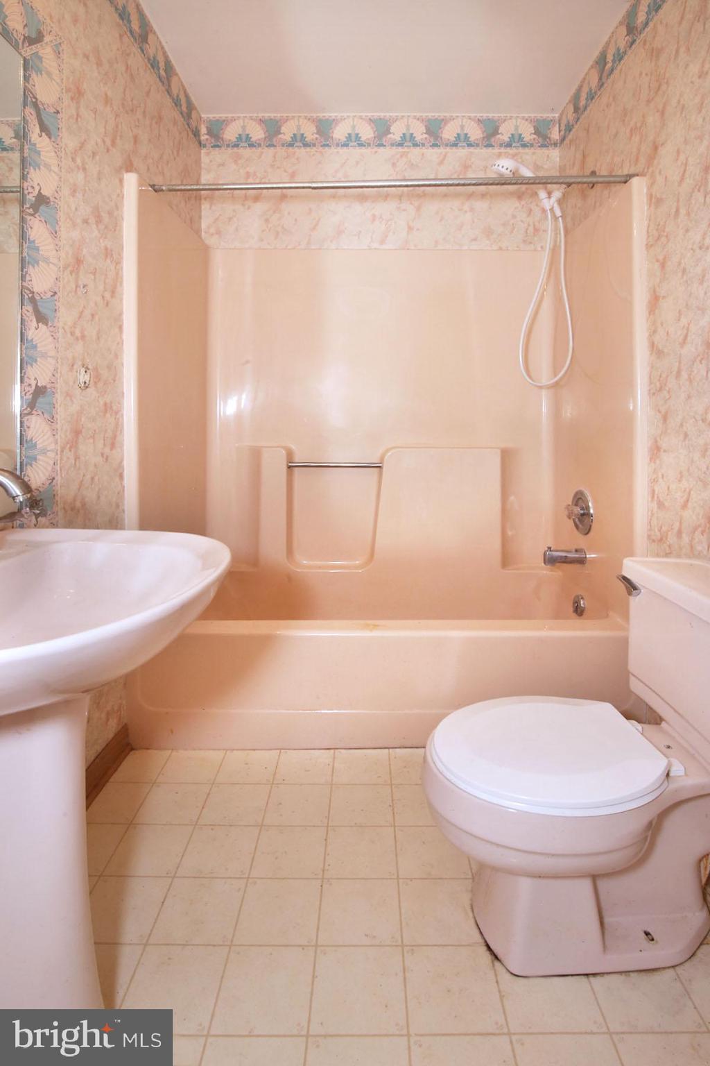 VILLAGE OF INNSBRUCK - Residential