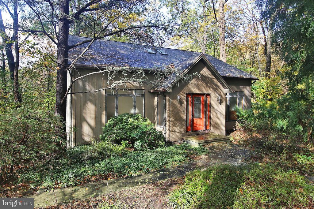 Photo of 875 Verden Drive, HUMMELSTOWN, PA 17036 (MLS # PADA2050618)