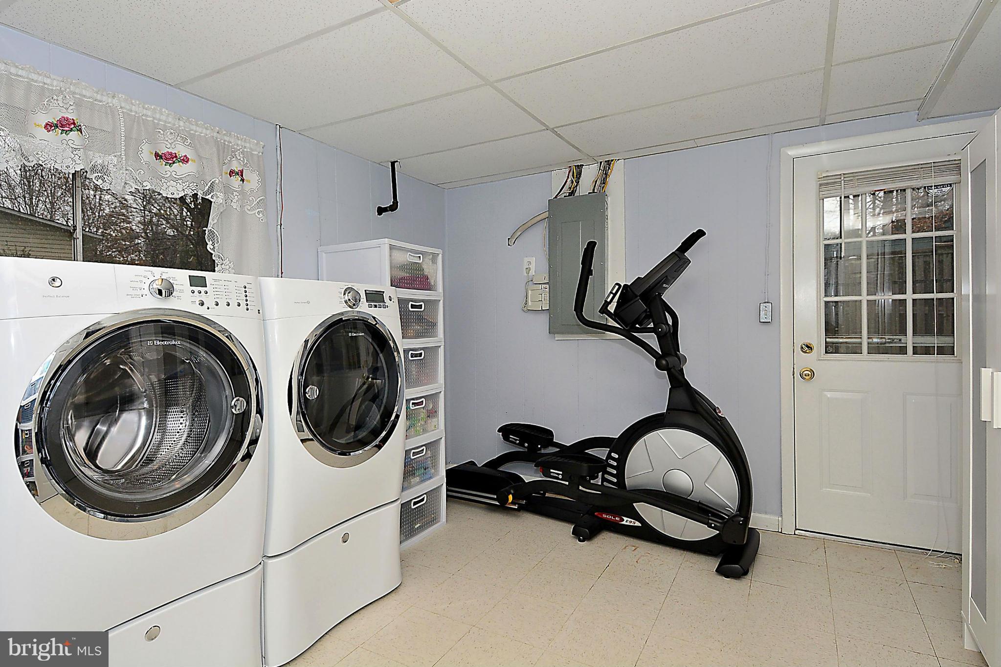 FAIRFAX VILLA - Residential