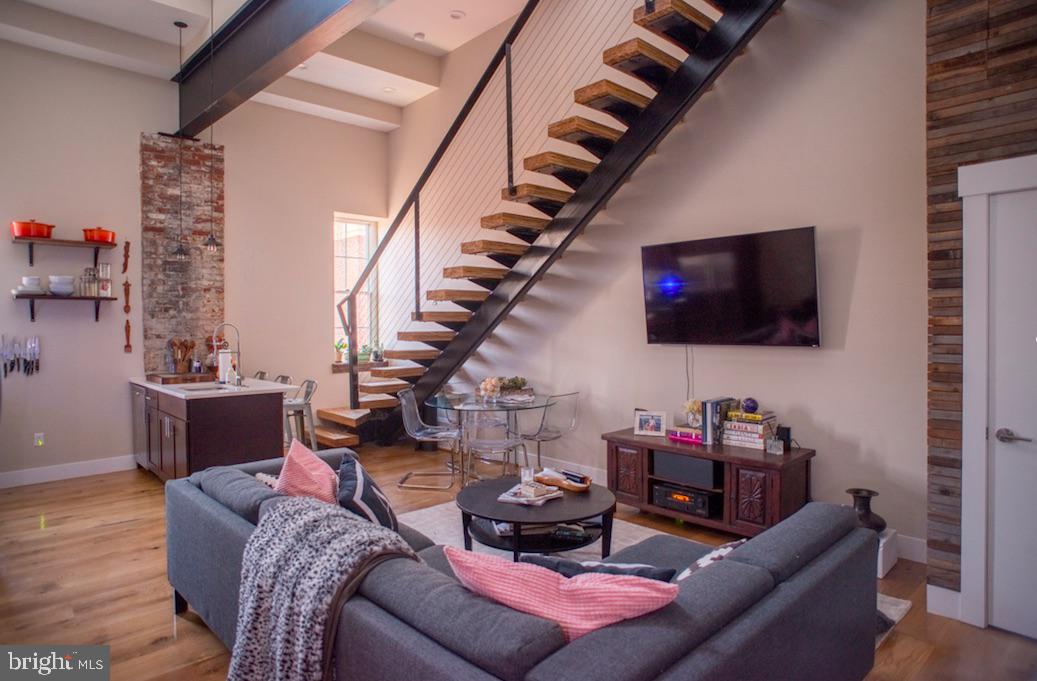 QUEEN VILLAGE - Residential Lease