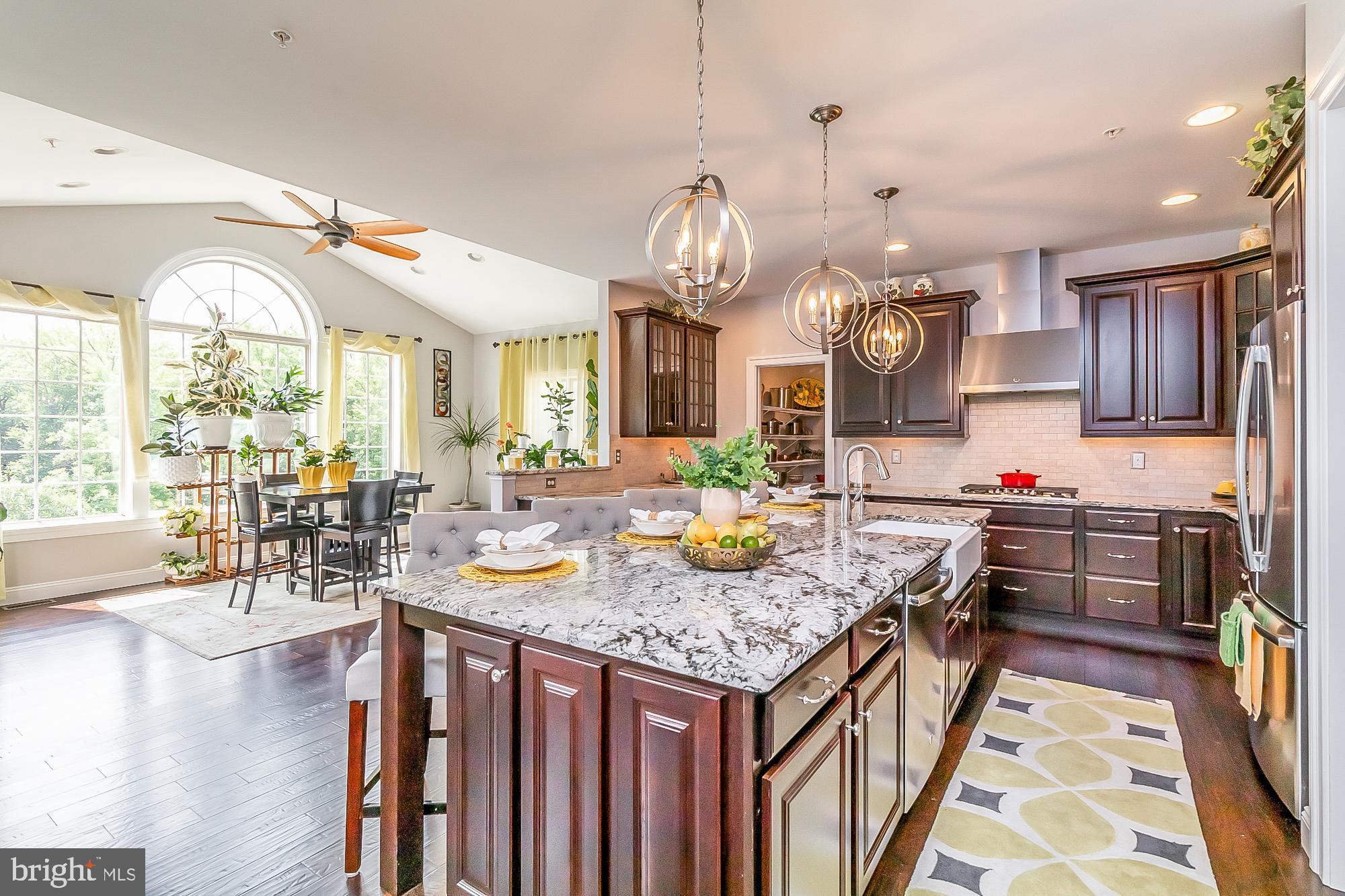 SCENIC MANOR - Residential