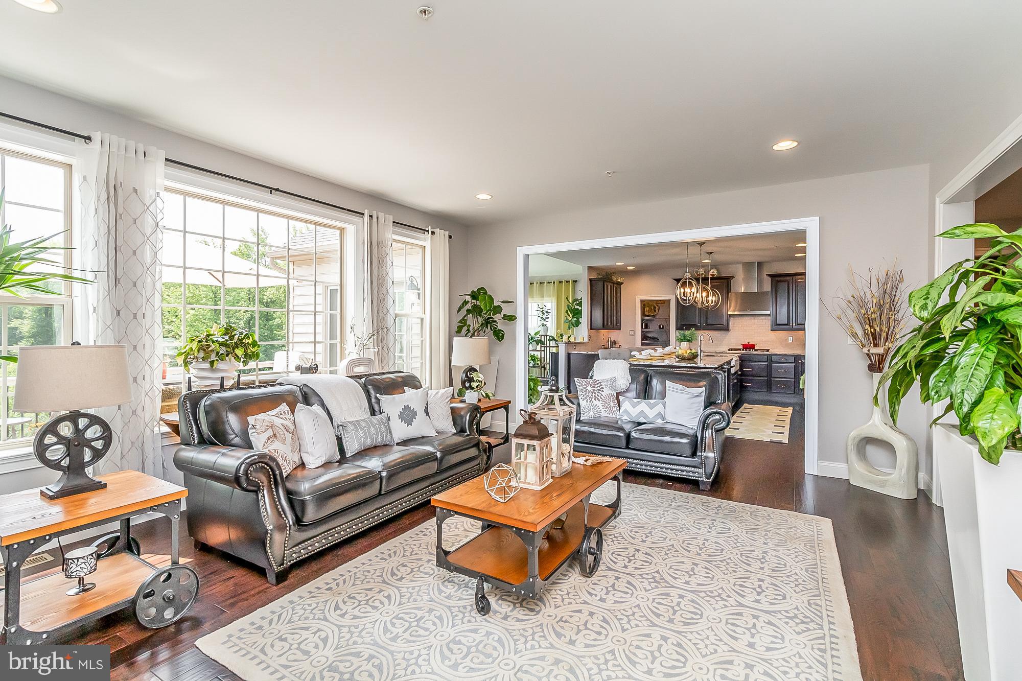 SCENIC MANOR - Residential