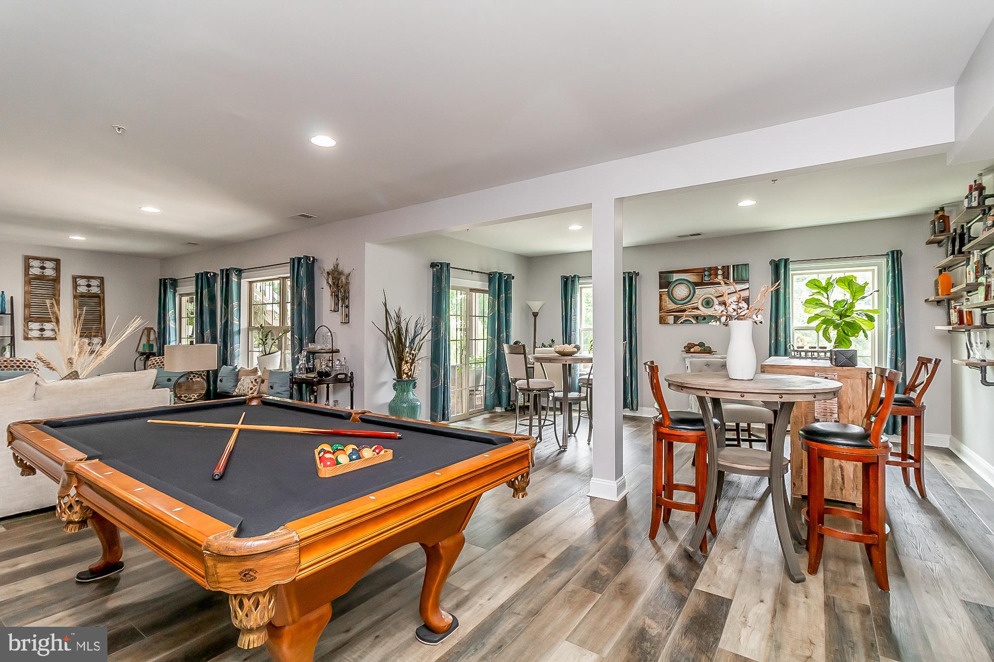 SCENIC MANOR - Residential