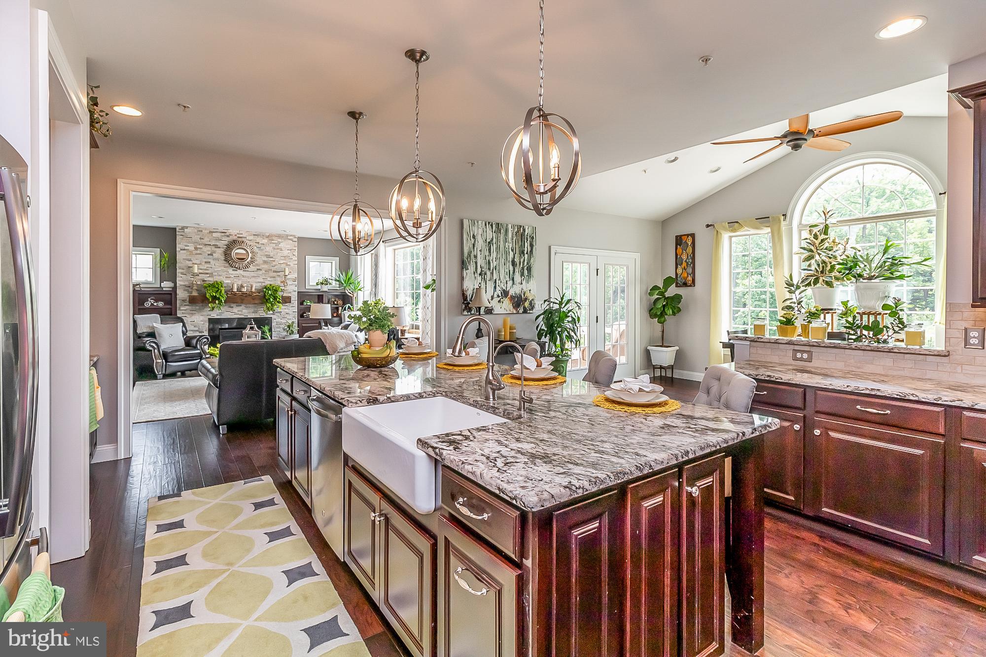 SCENIC MANOR - Residential