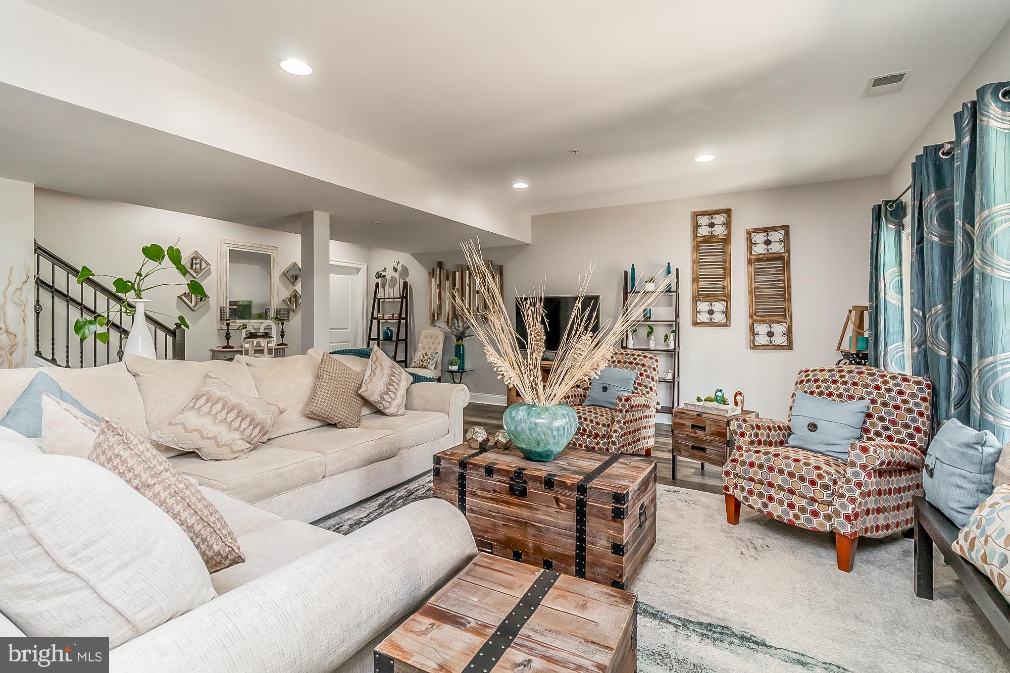 SCENIC MANOR - Residential