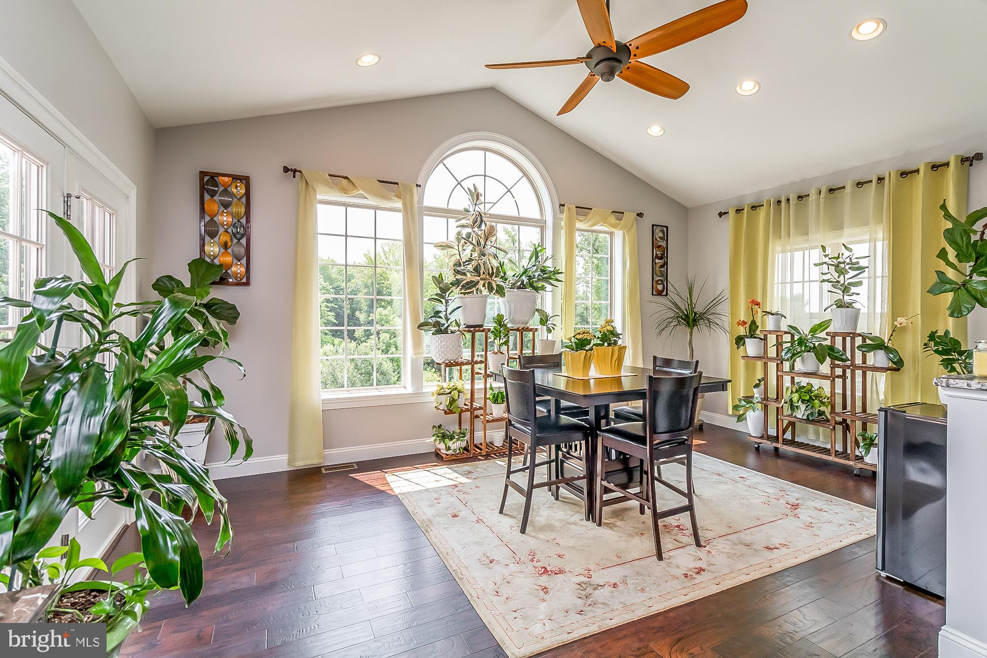 SCENIC MANOR - Residential