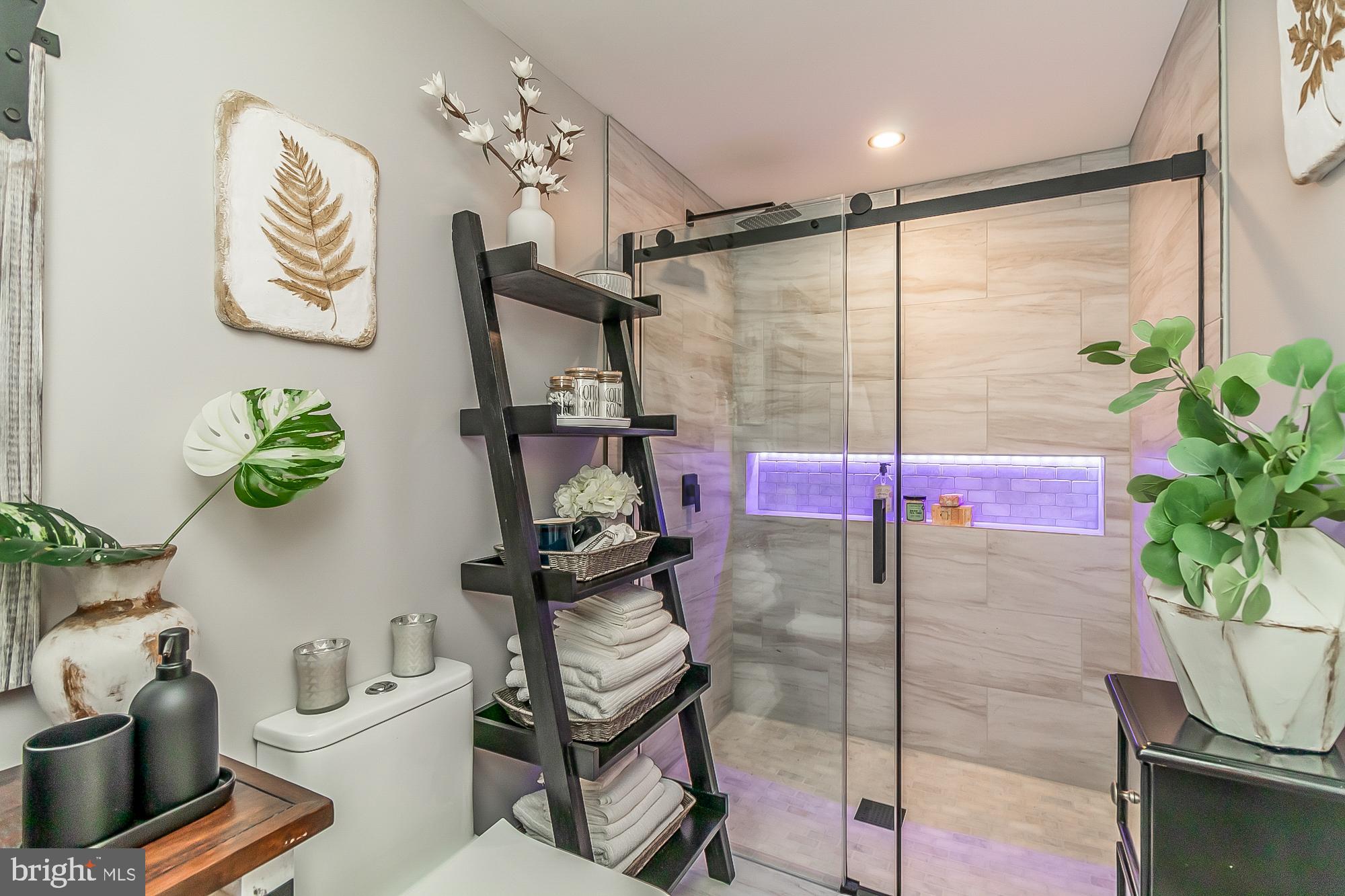 SCENIC MANOR - Residential