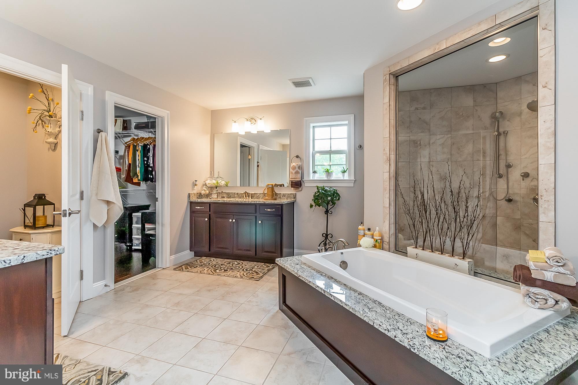 SCENIC MANOR - Residential