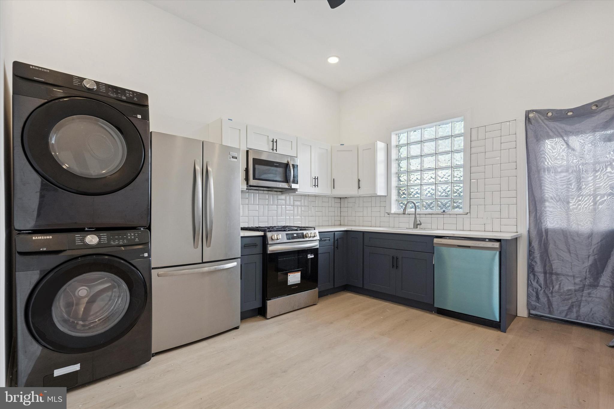 PORT RICHMOND - Residential