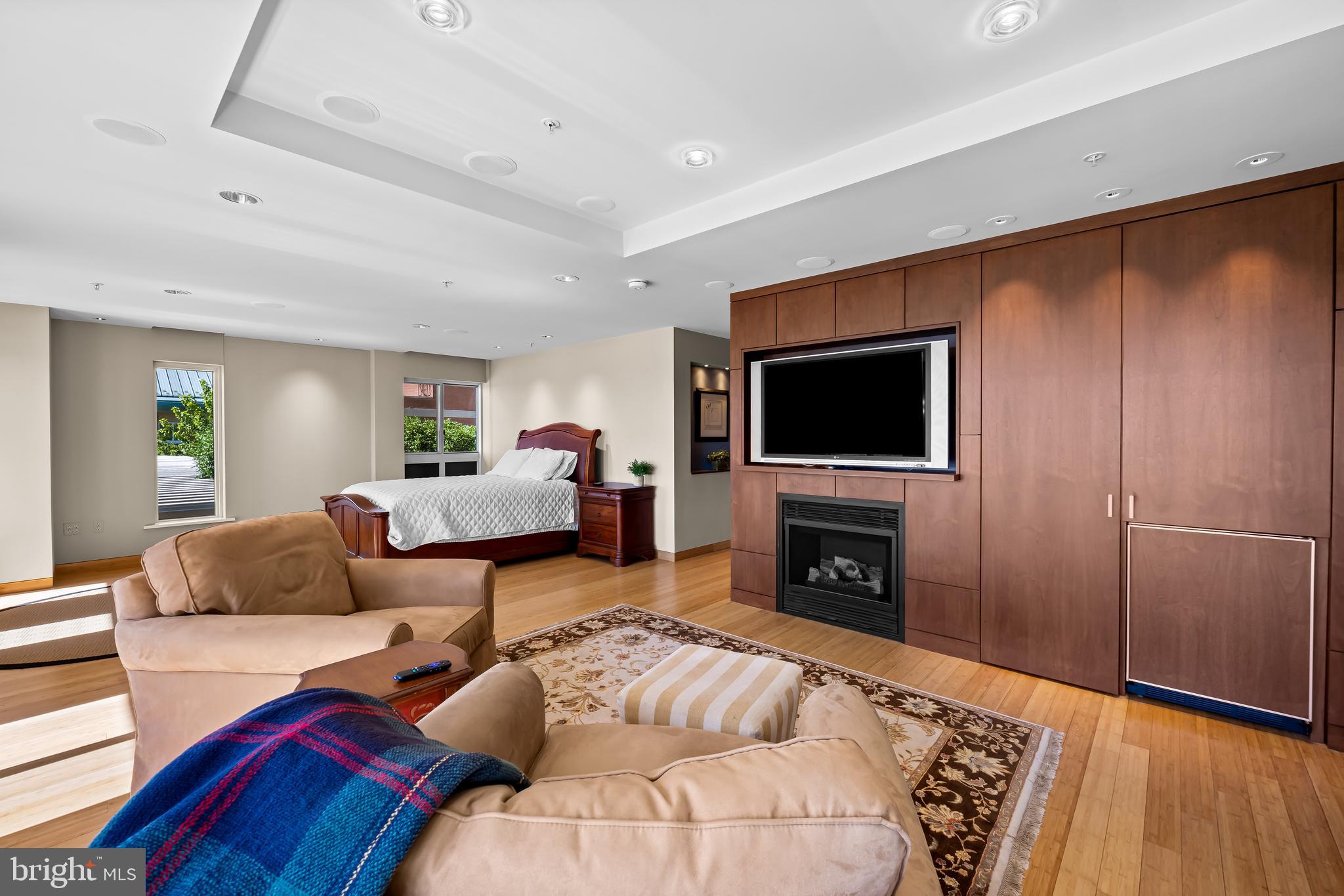 HARBOR EAST - Residential