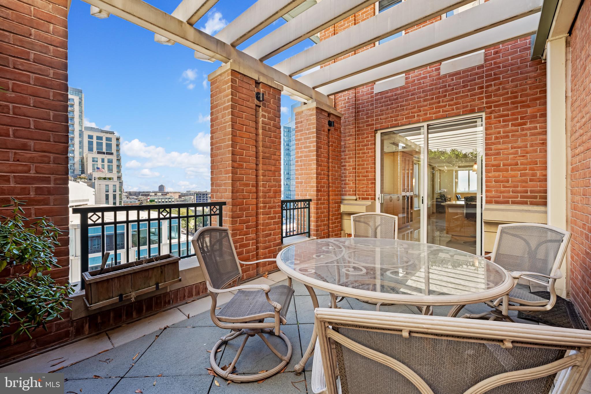 HARBOR EAST - Residential