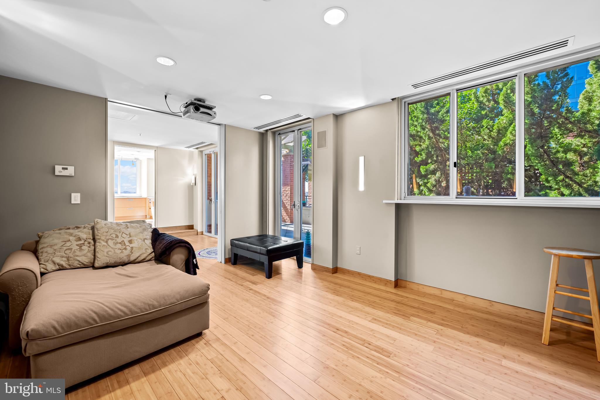 HARBOR EAST - Residential