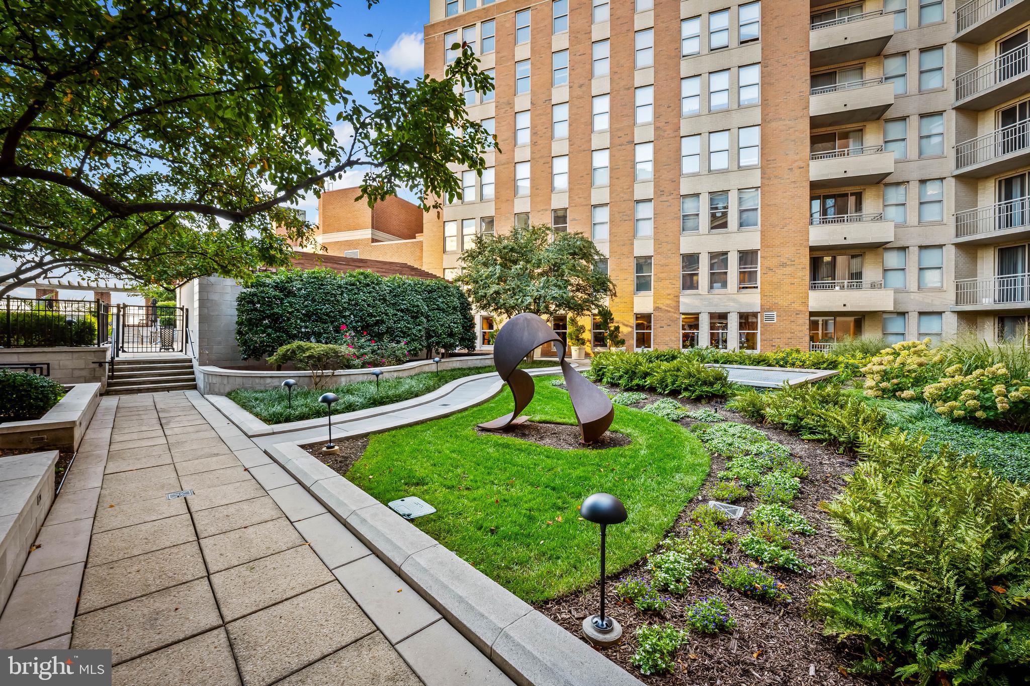 HARBOR EAST - Residential