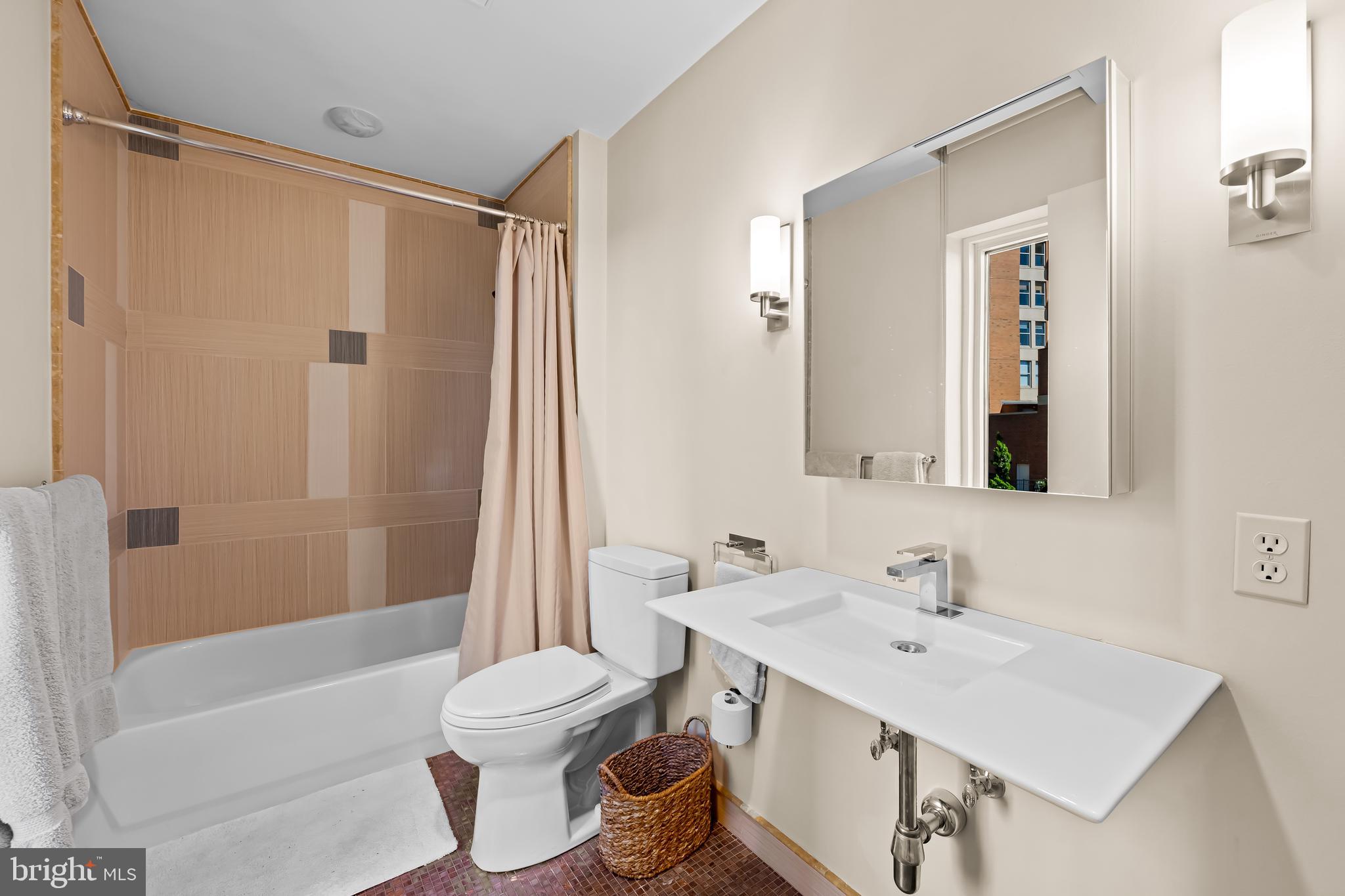 HARBOR EAST - Residential