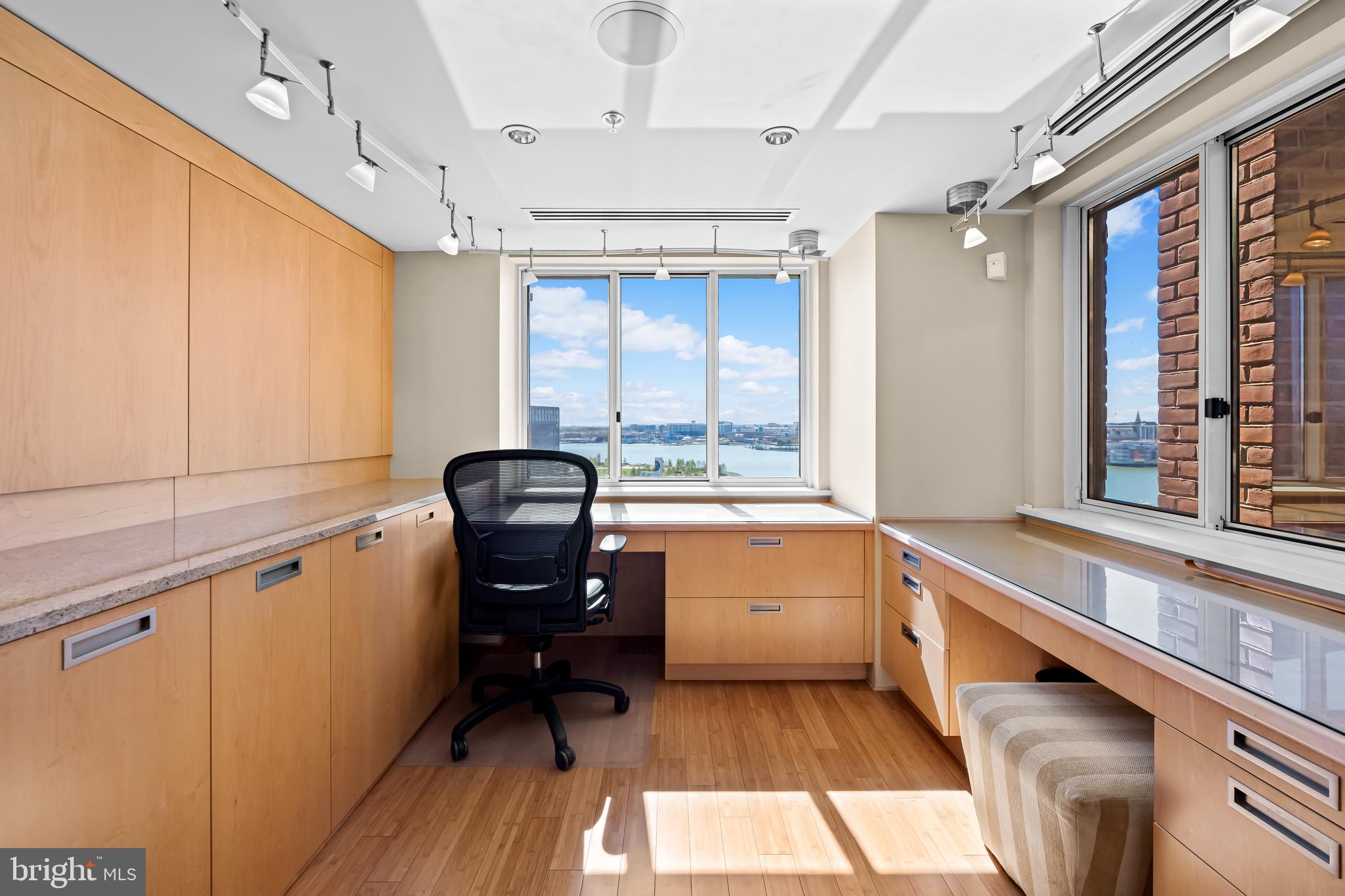 HARBOR EAST - Residential