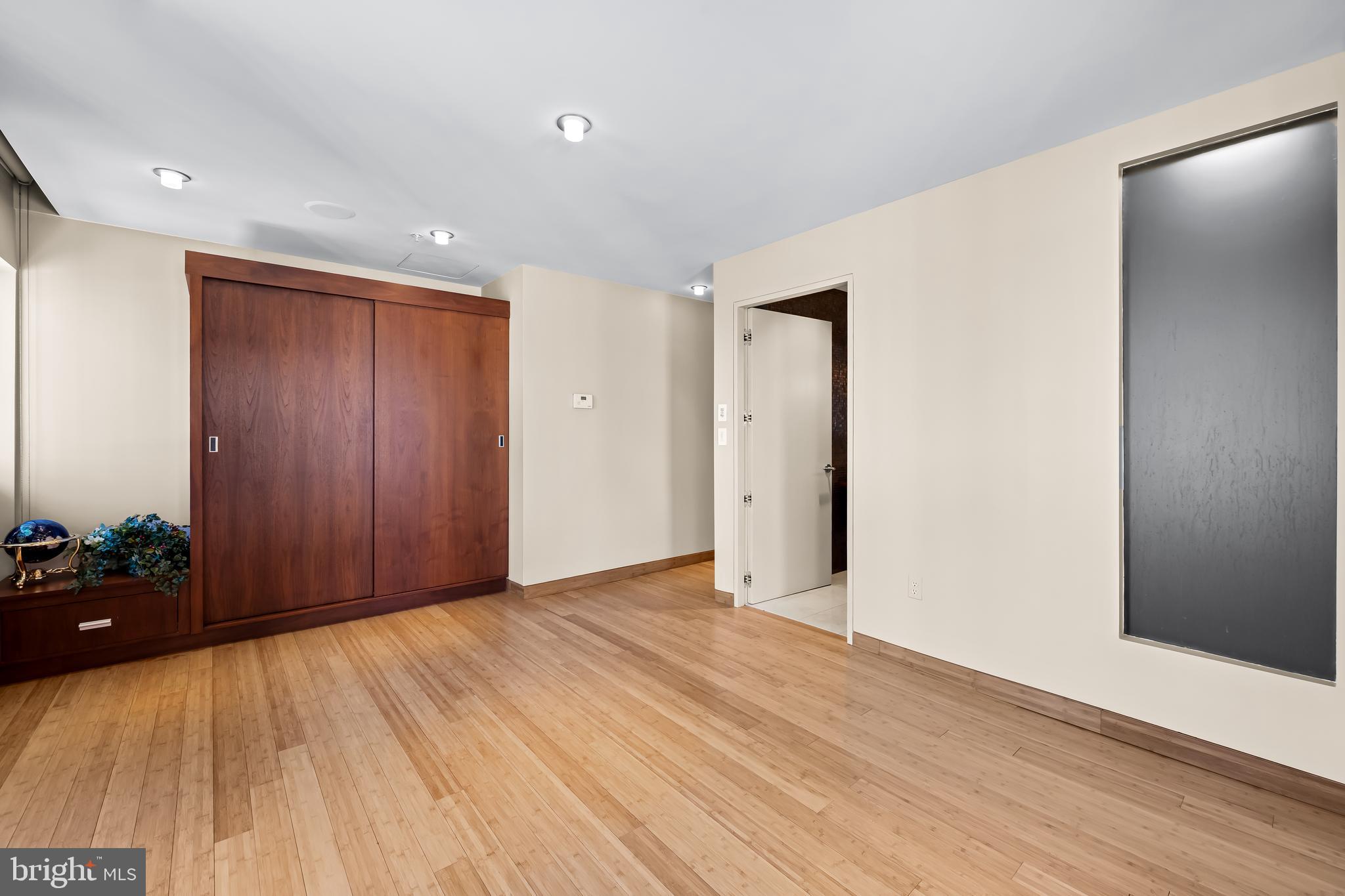 HARBOR EAST - Residential