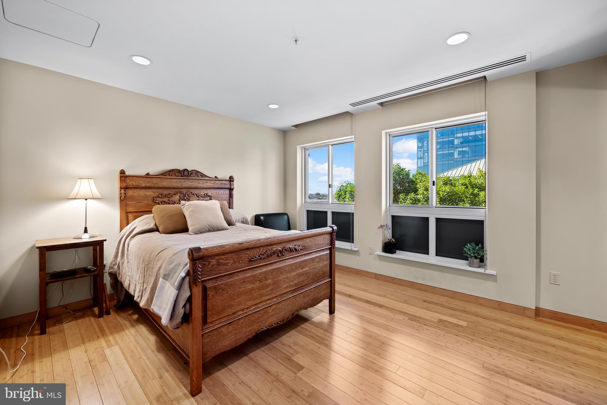 HARBOR EAST - Residential