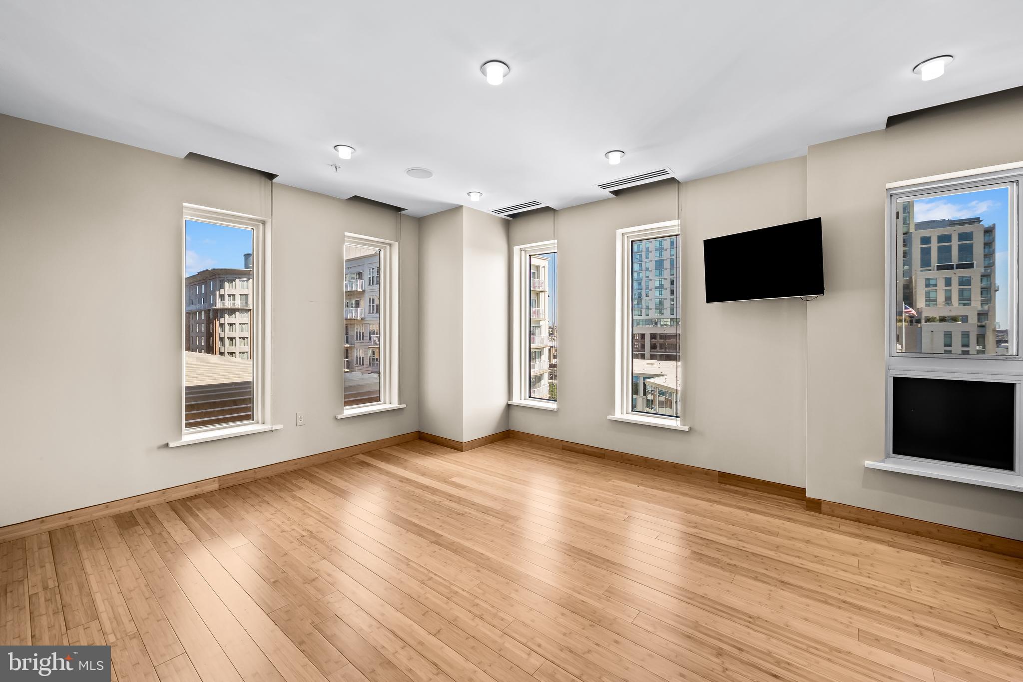 HARBOR EAST - Residential