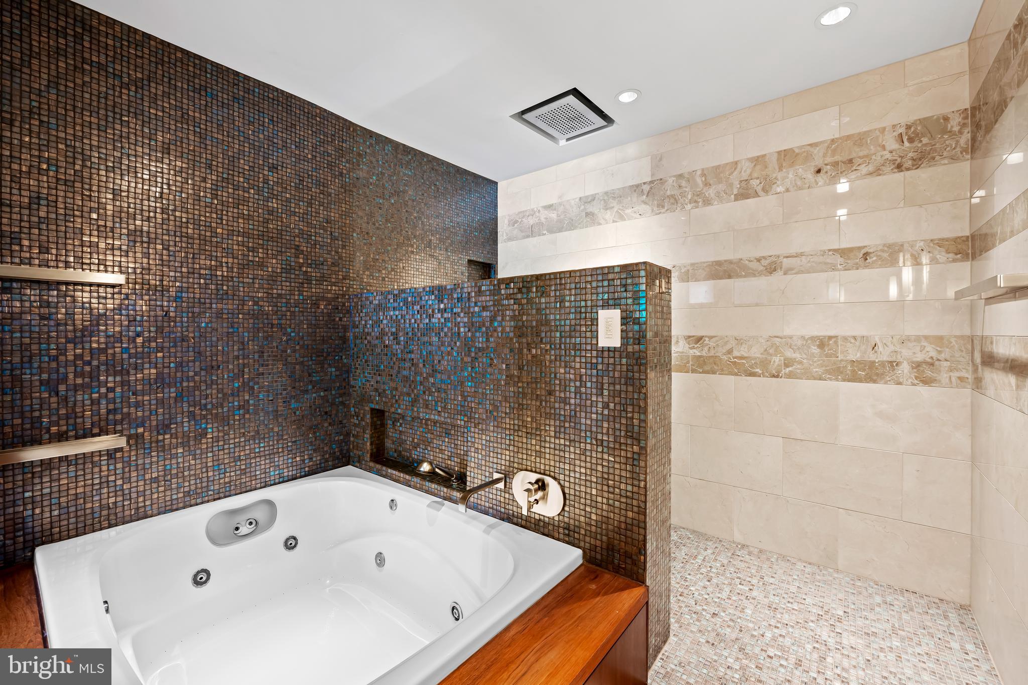 HARBOR EAST - Residential