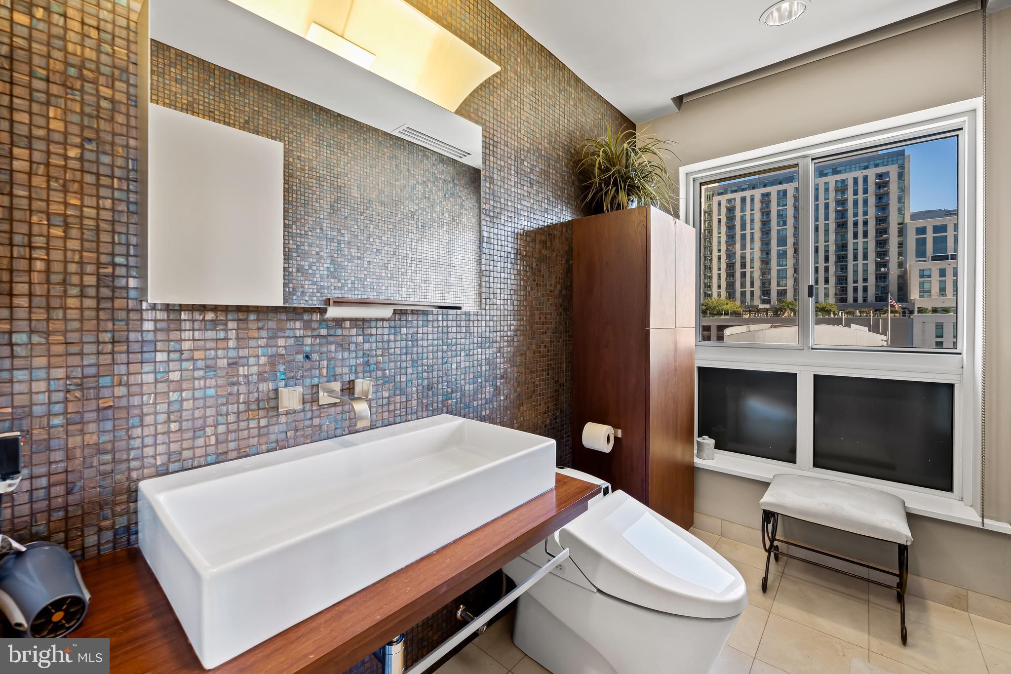 HARBOR EAST - Residential