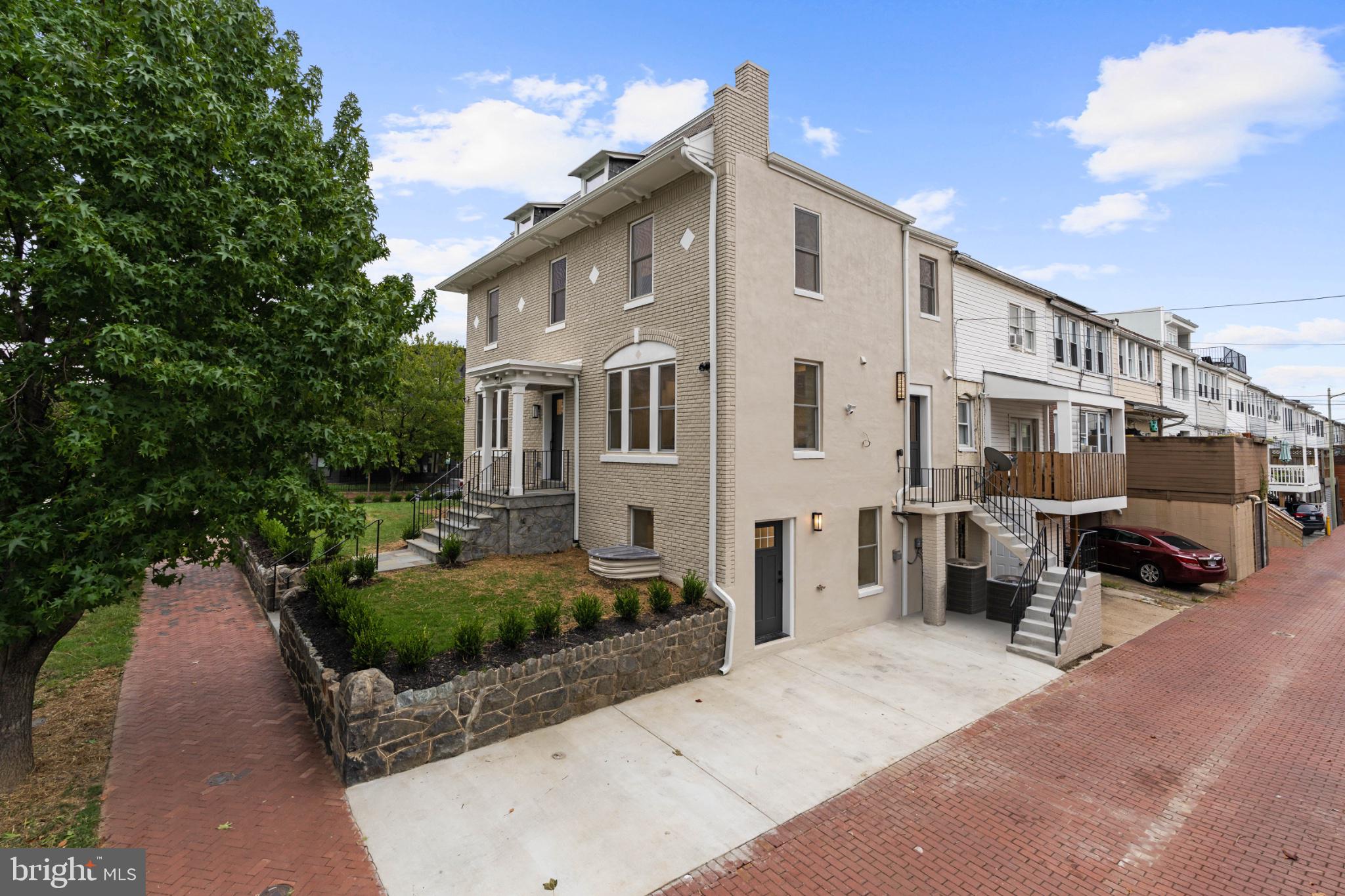 307 M ST NE