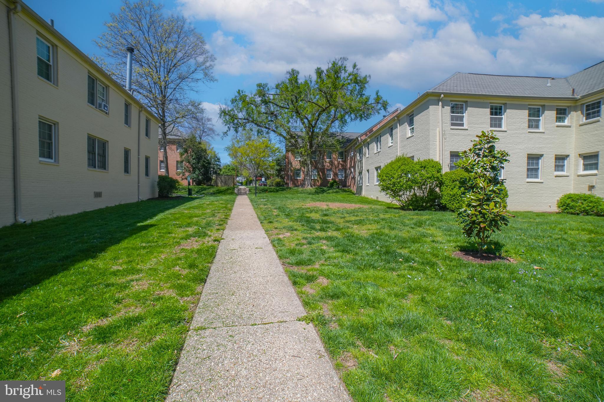 ROCK CREEK VILLAGE CONDOMINIUMS - Residential