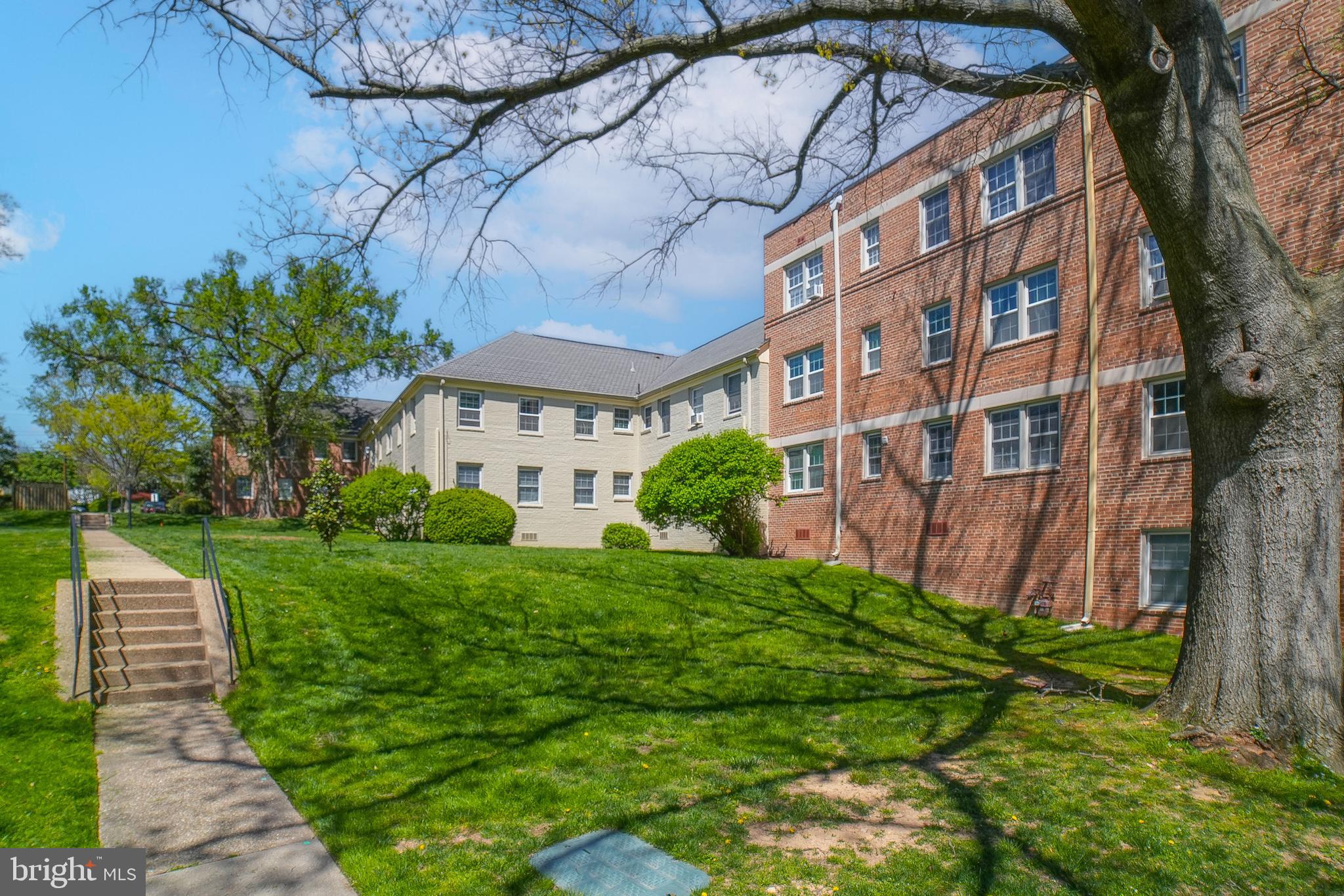 ROCK CREEK VILLAGE CONDOMINIUMS - Residential