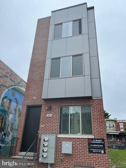 RM 1- allows 3 family BY Right. New Construction on around and on the same block. 1280 sq ft lot in the heart of West Philly.
Seller has Architect plans for 3 family house.