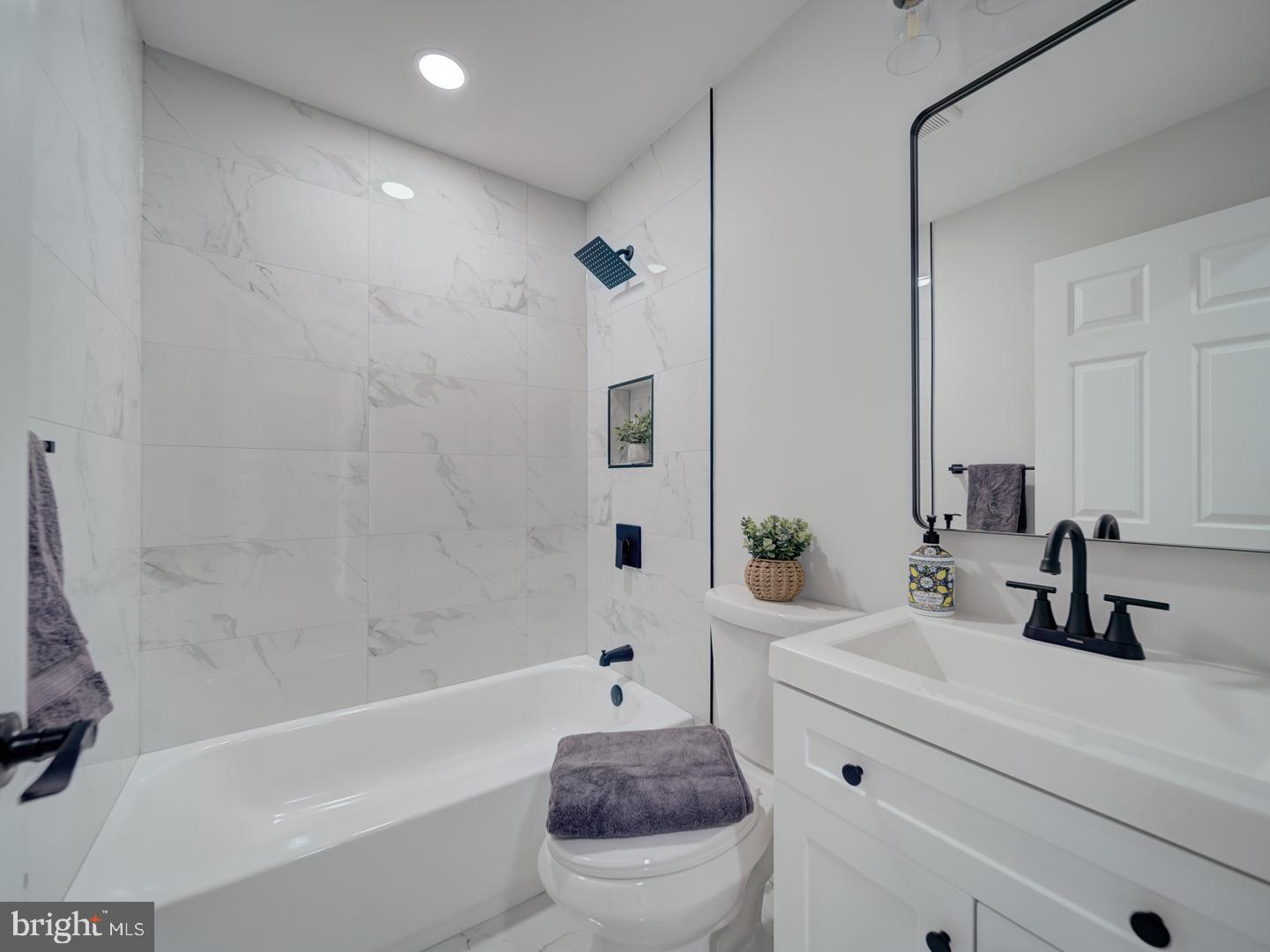 CAROLE HIGHLANDS - Residential