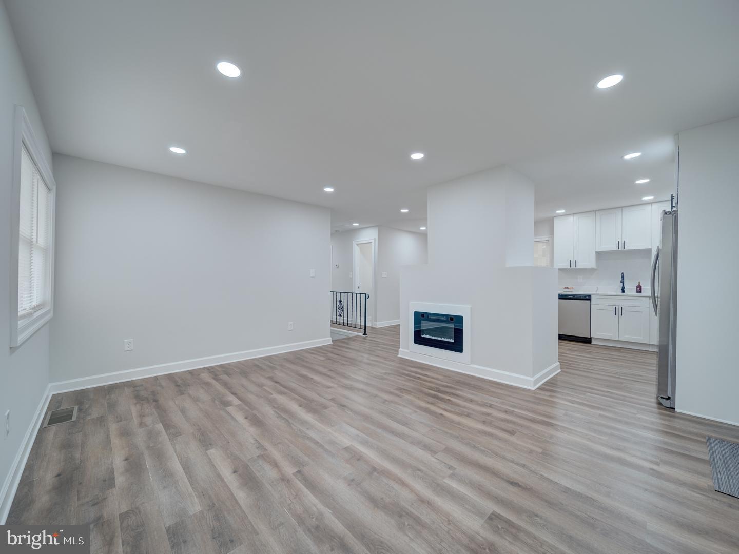 CAROLE HIGHLANDS - Residential