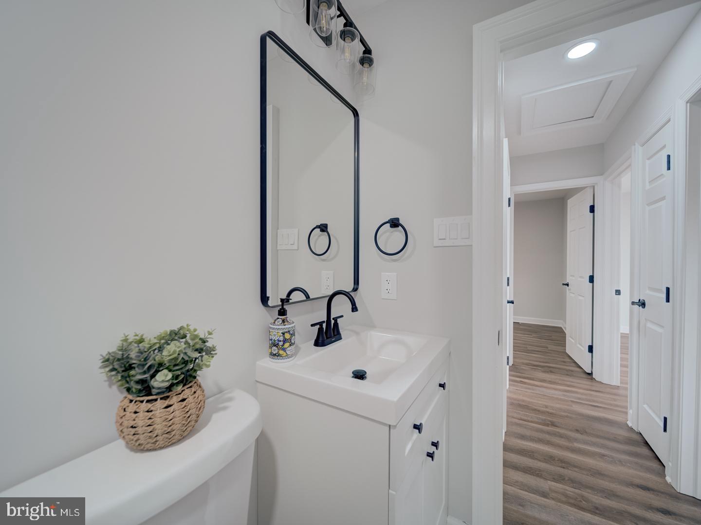 CAROLE HIGHLANDS - Residential