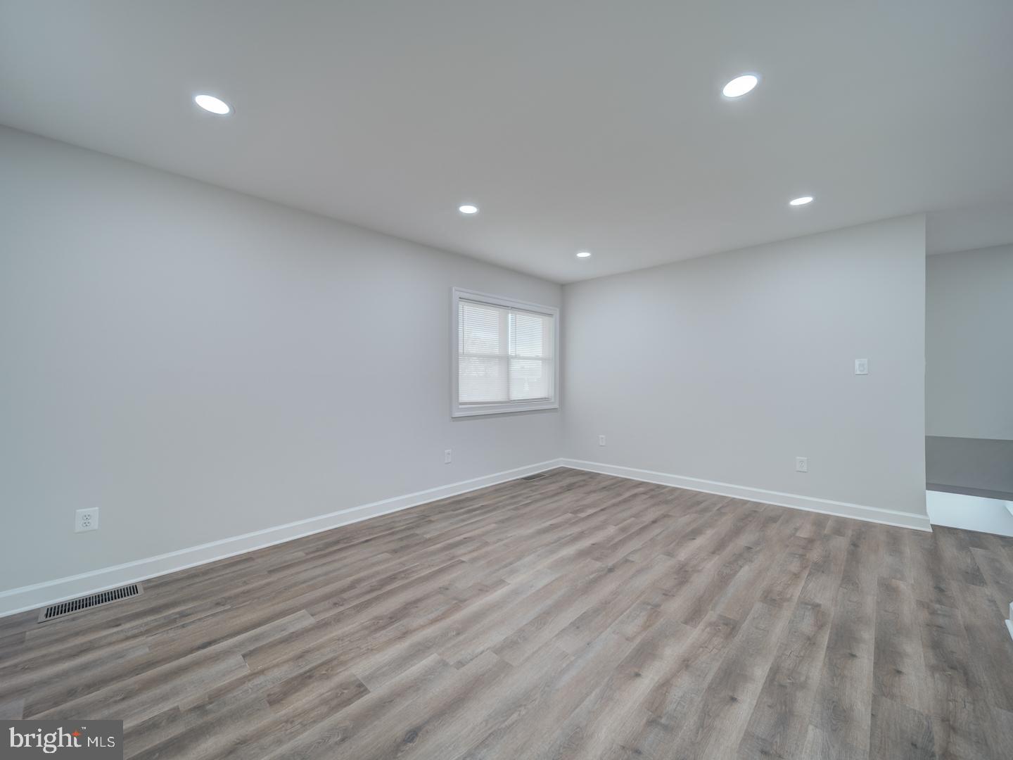 CAROLE HIGHLANDS - Residential