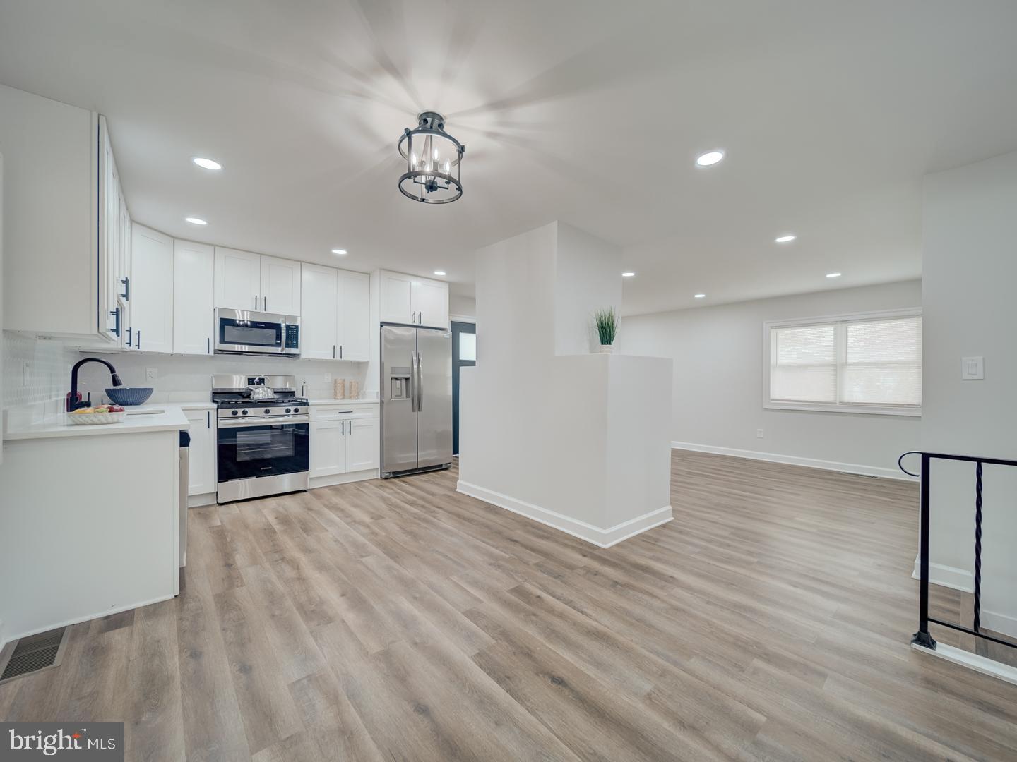 CAROLE HIGHLANDS - Residential