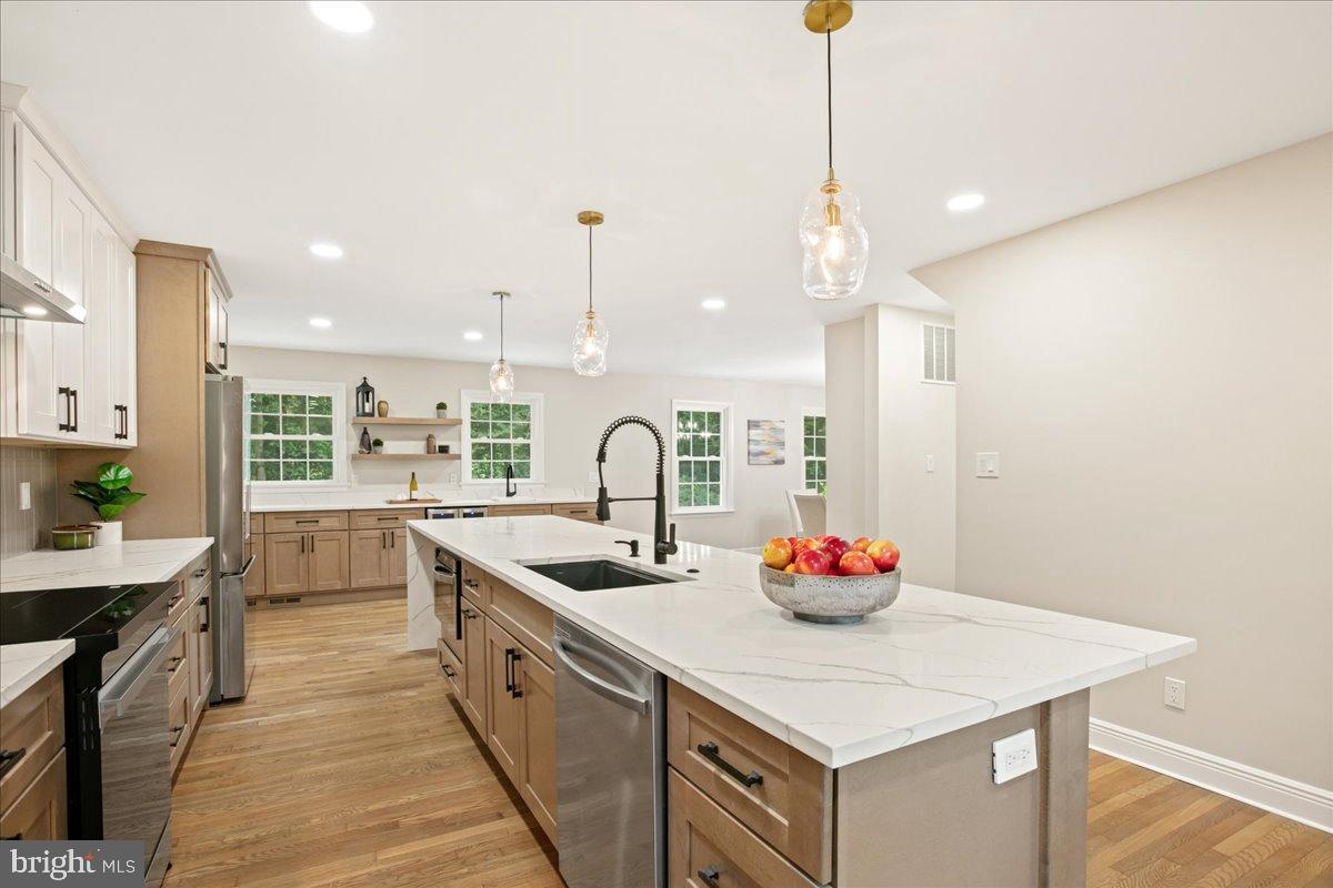 RESTON - Residential