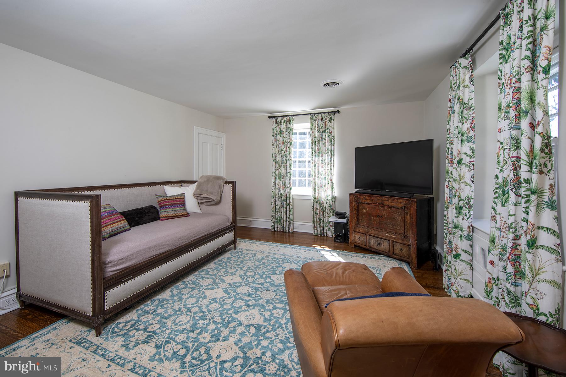 GLADWYNE - Residential