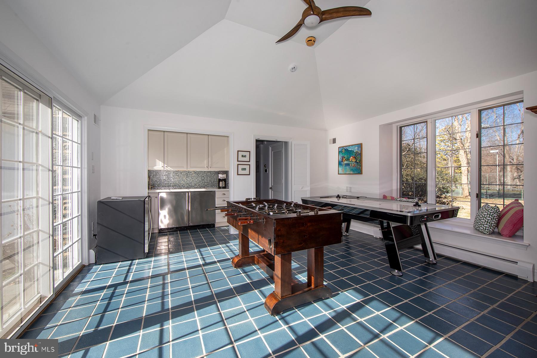 GLADWYNE - Residential