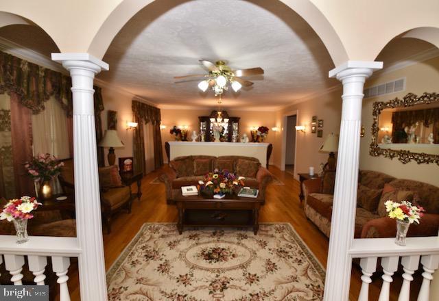 923 WOODHAVEN COURT