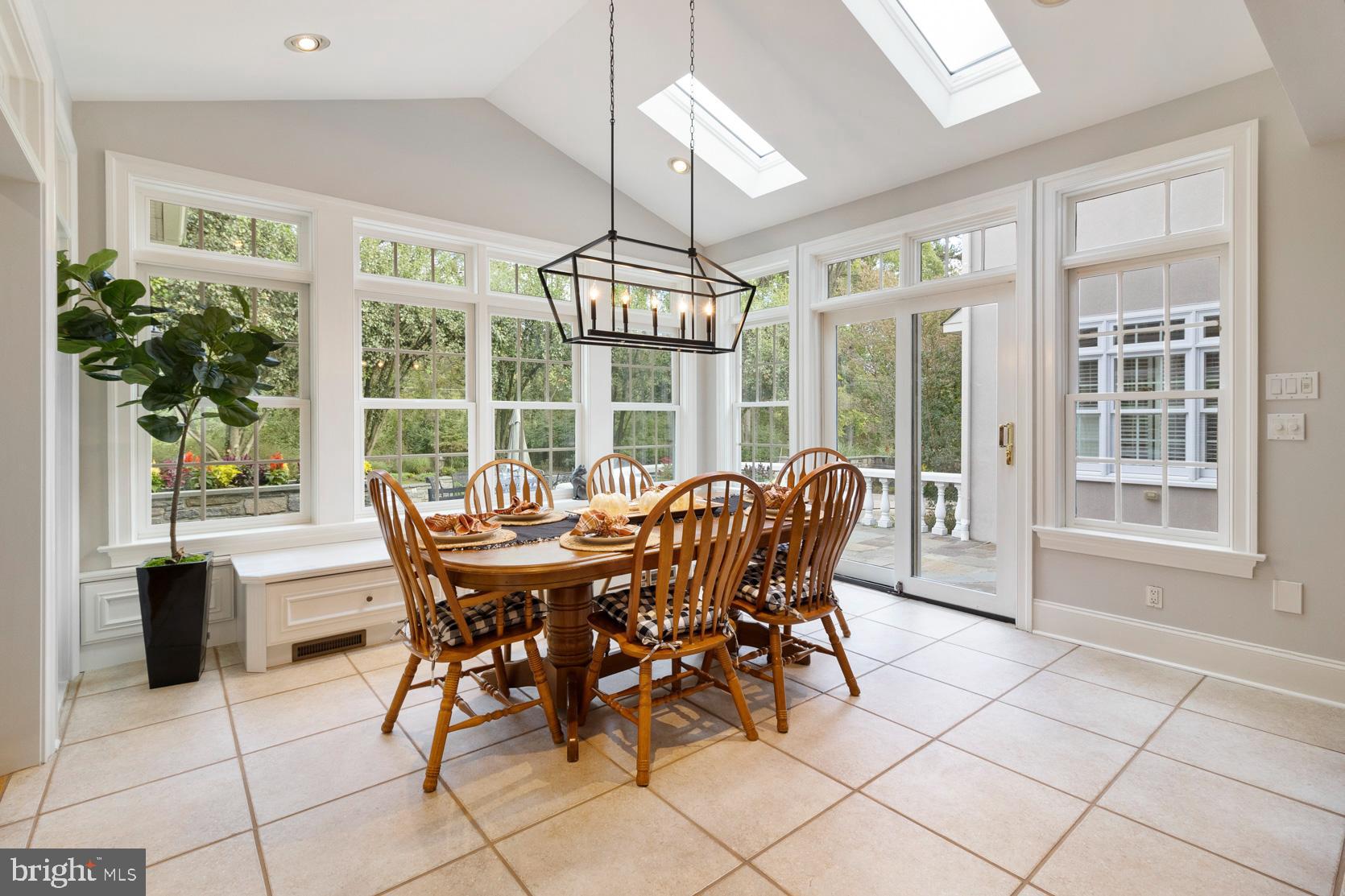 COUNTRY CLUB ESTS - Residential