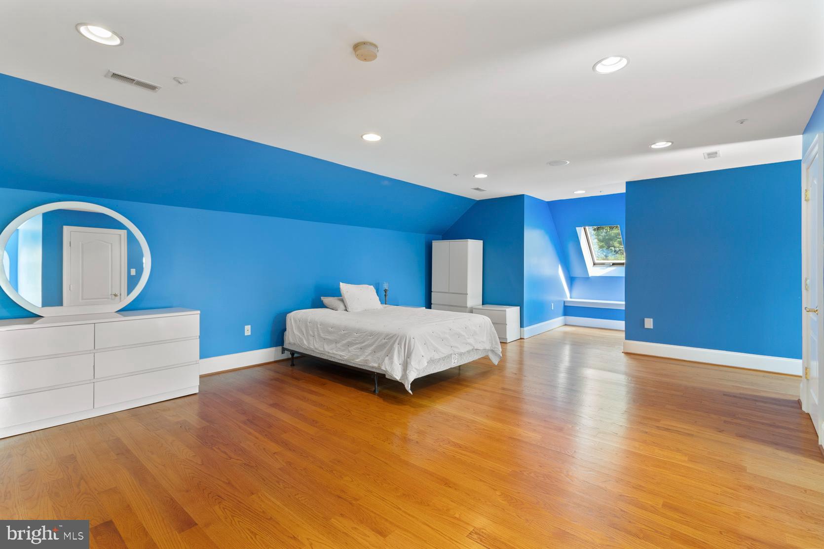 COUNTRY CLUB ESTS - Residential