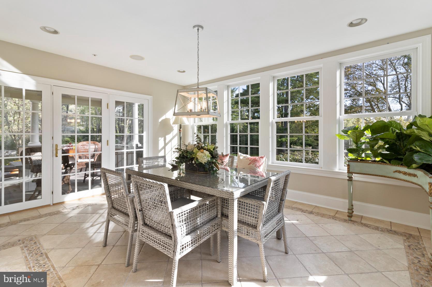 COUNTRY CLUB ESTS - Residential