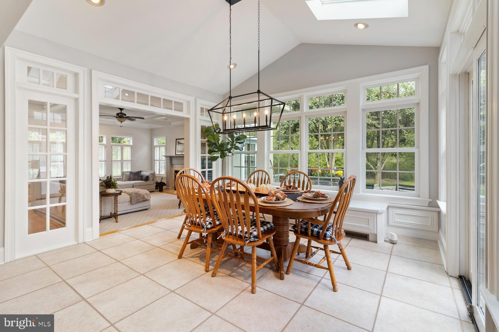 COUNTRY CLUB ESTS - Residential