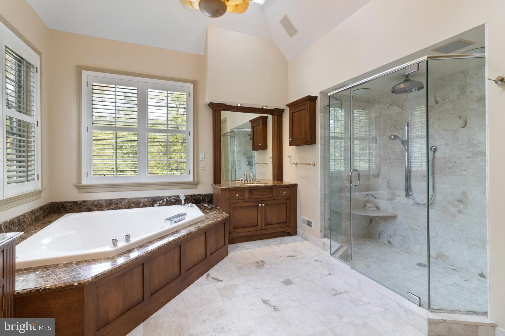 COUNTRY CLUB ESTS - Residential