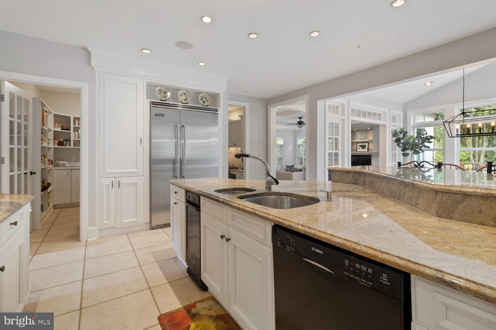 COUNTRY CLUB ESTS - Residential