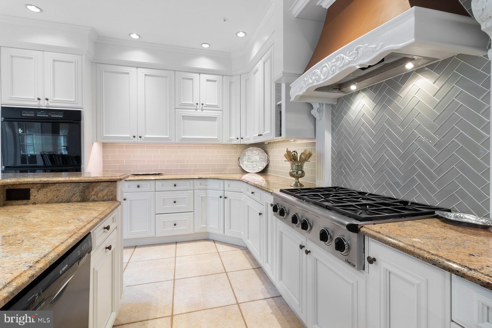 COUNTRY CLUB ESTS - Residential