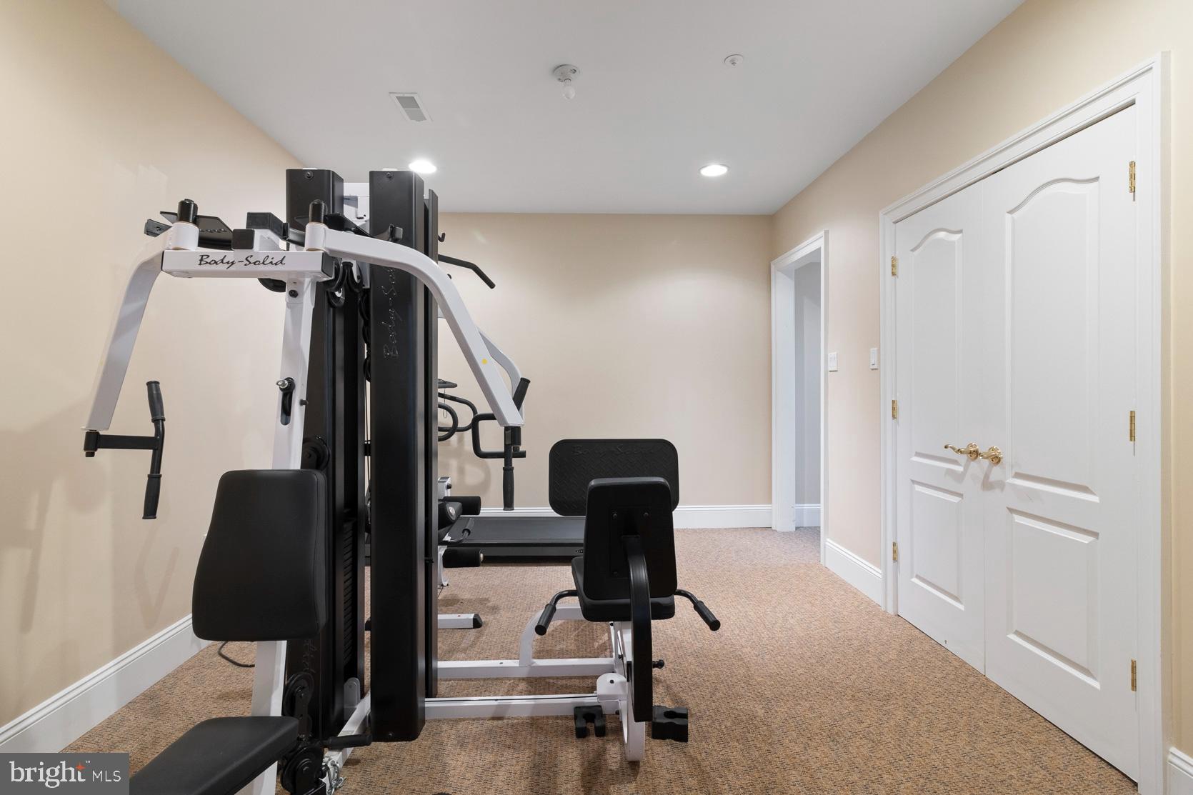 COUNTRY CLUB ESTS - Residential