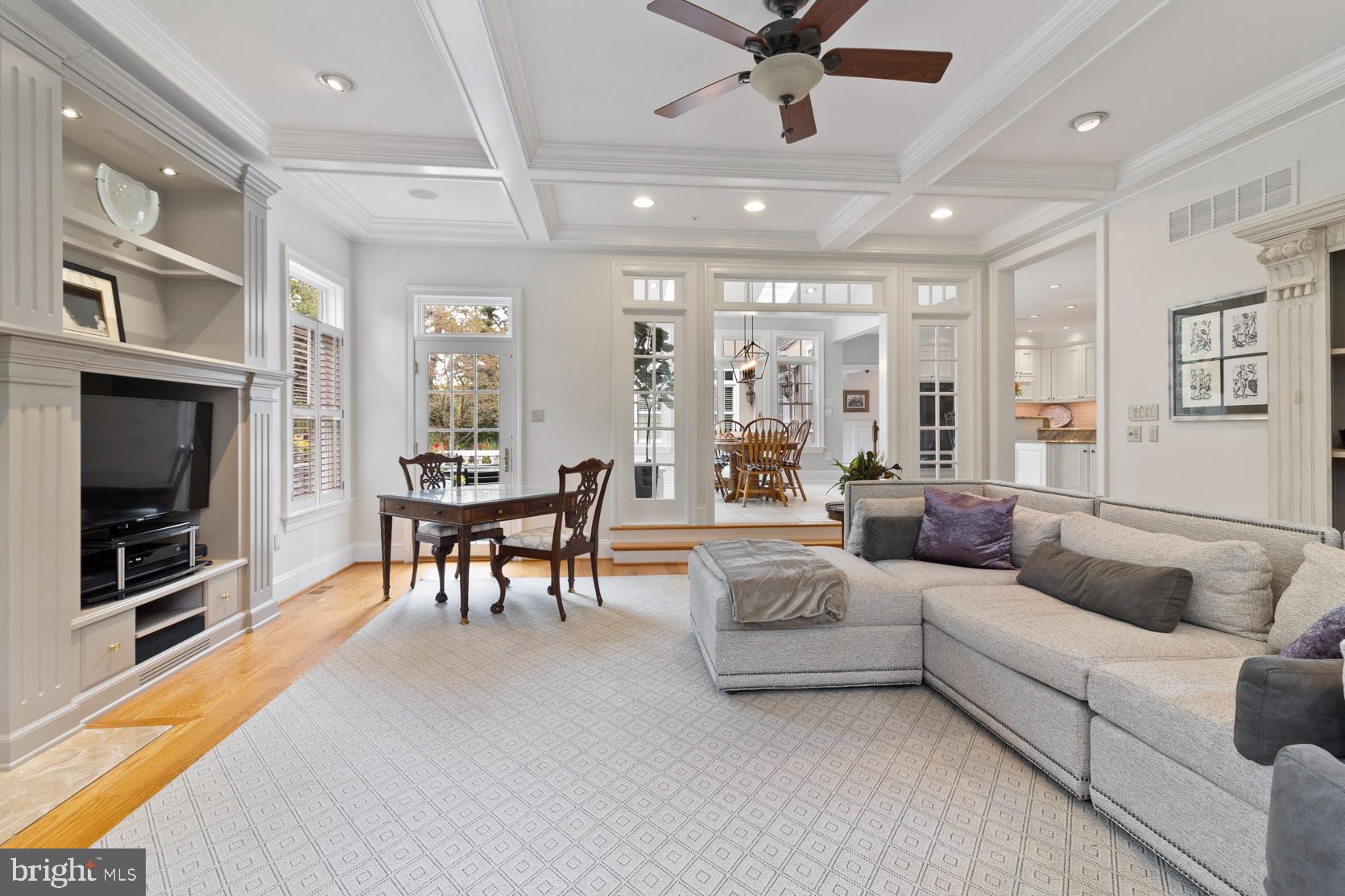 COUNTRY CLUB ESTS - Residential