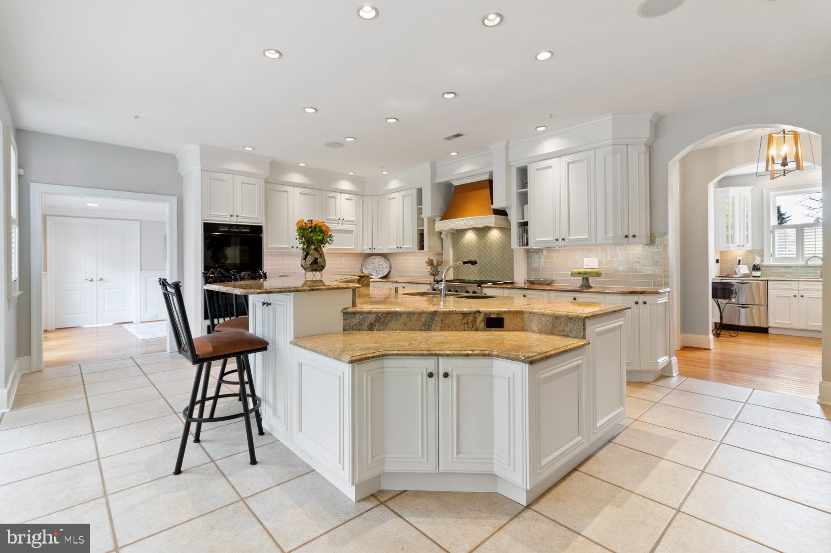 COUNTRY CLUB ESTS - Residential