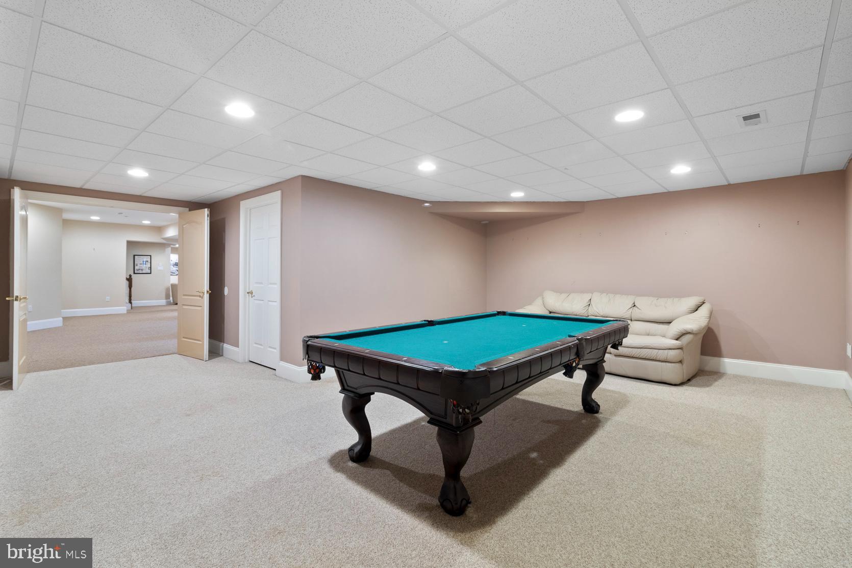 COUNTRY CLUB ESTS - Residential